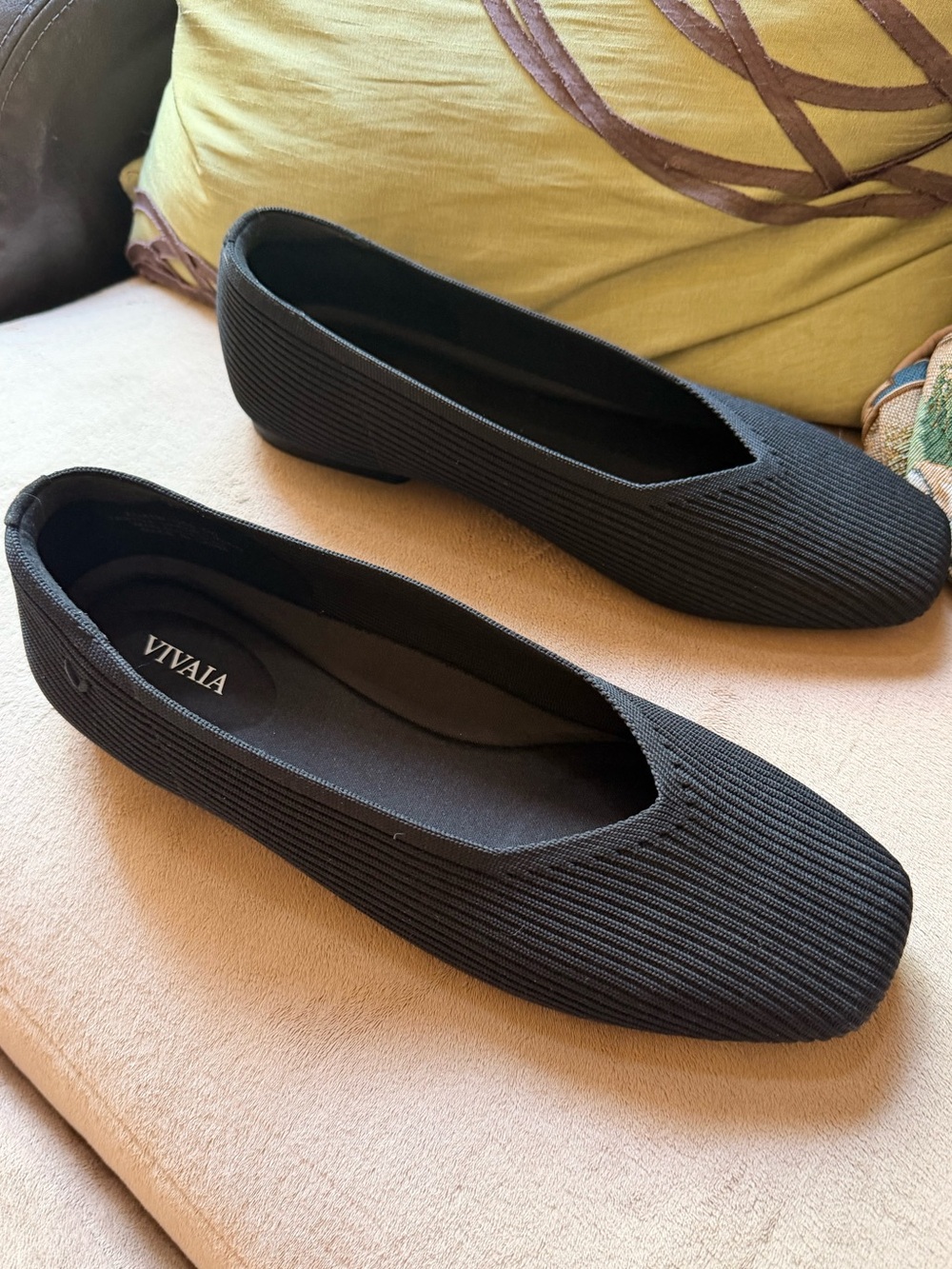 Vivaia Black Womens Flats